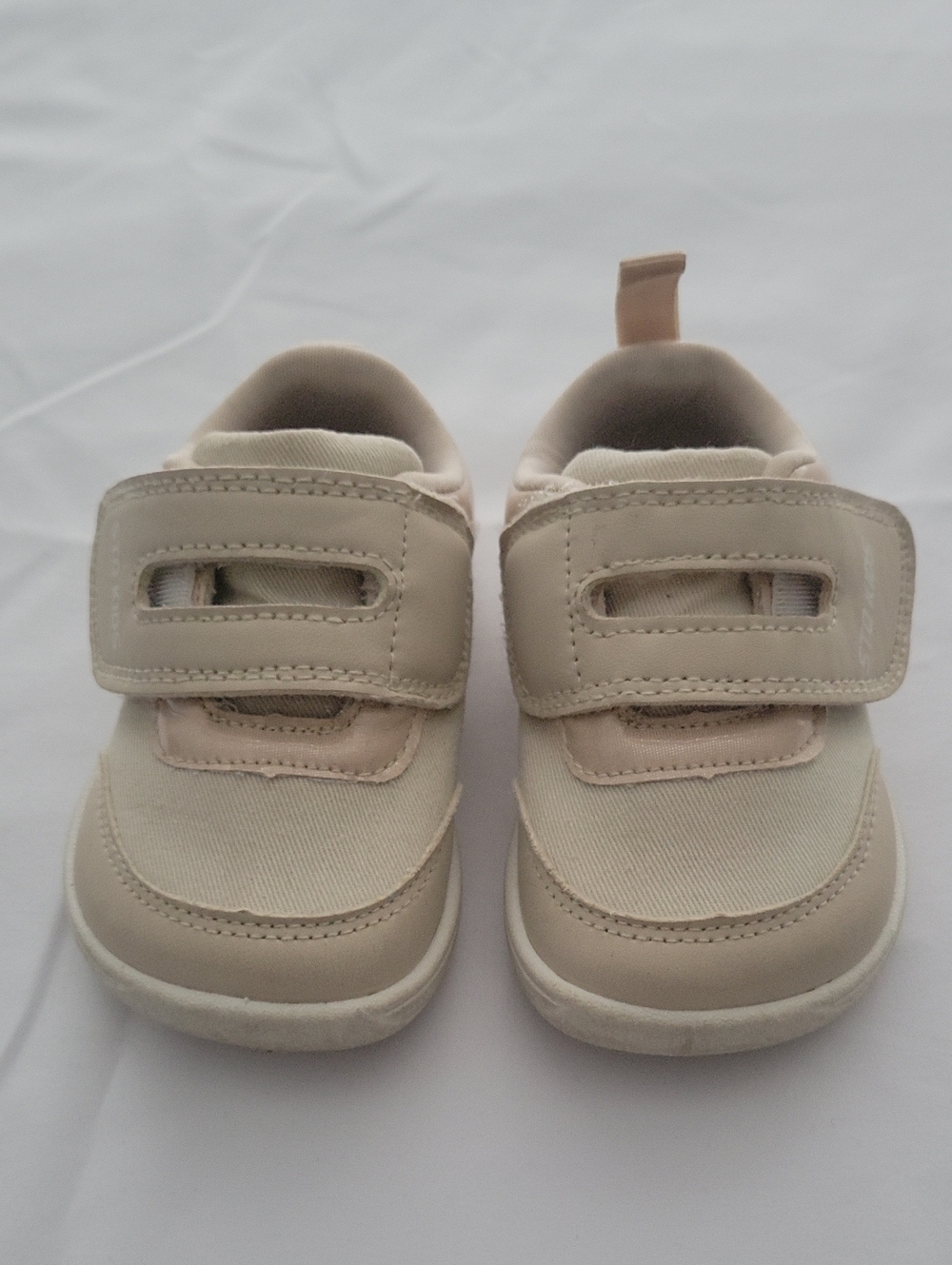 Stride Rite Kids Velcro Sneakers in Light Beige